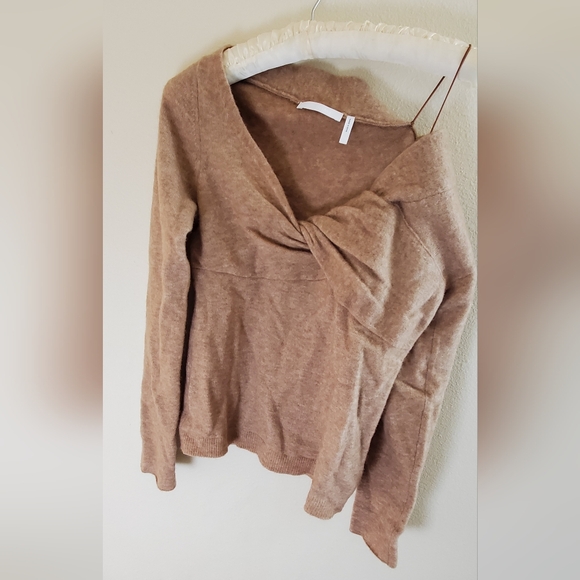 Helmut Lang Off-The-Shoulder Beige Sand Twisted Brushed Wool Blend Sweater - Picture 4 of 7